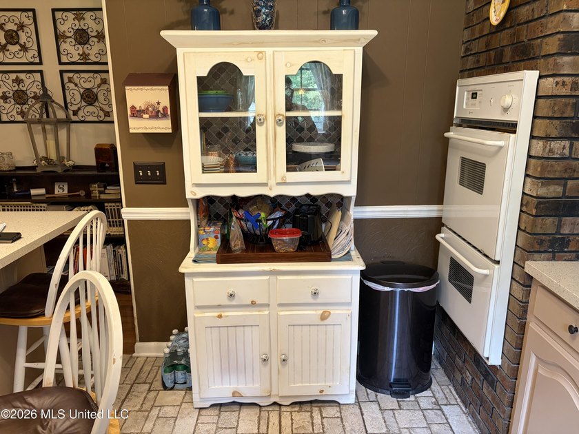 Beautiful, well-maintained home nestled on a peaceful 1.13-acre - photo 8