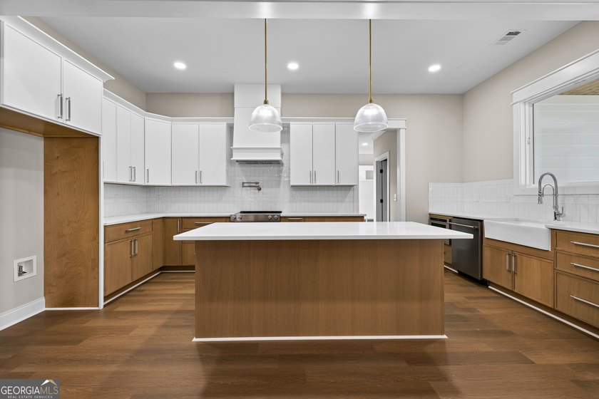 Stunning new construction overlooking a private lake, offering a - photo 22