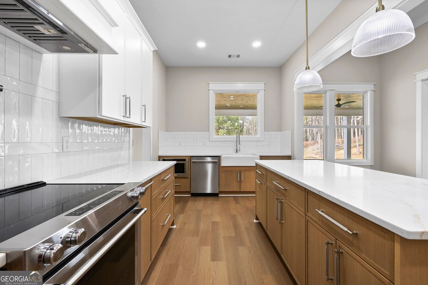 Stunning new construction overlooking a private lake, offering a - photo 25