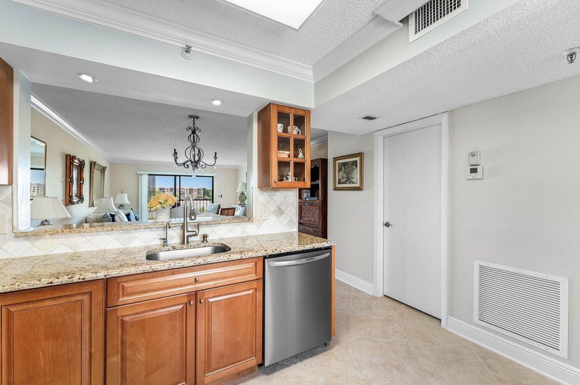 Welcome to a beautiful 2-bedroom, 2-bathroom condo located at - photo 5