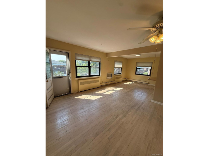 Welcome to this bright and spacious corner 2 bedroom, 2 bath - photo 14