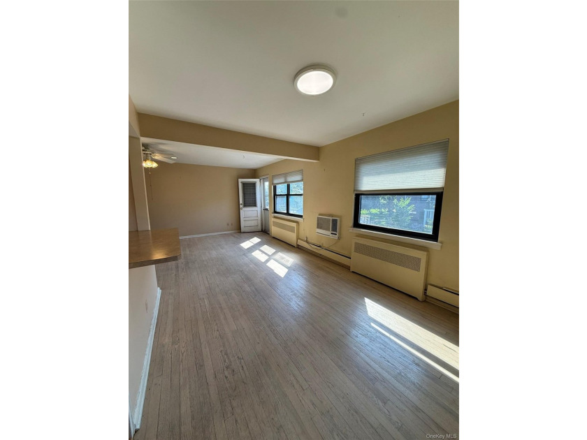 Welcome to this bright and spacious corner 2 bedroom, 2 bath - photo 15