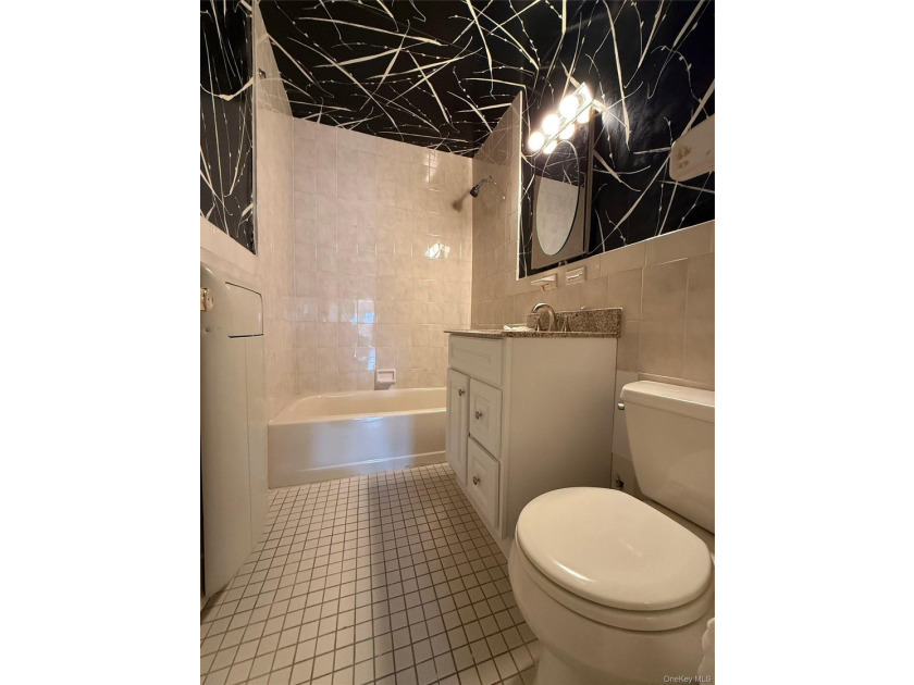 Welcome to this bright and spacious corner 2 bedroom, 2 bath - photo 22