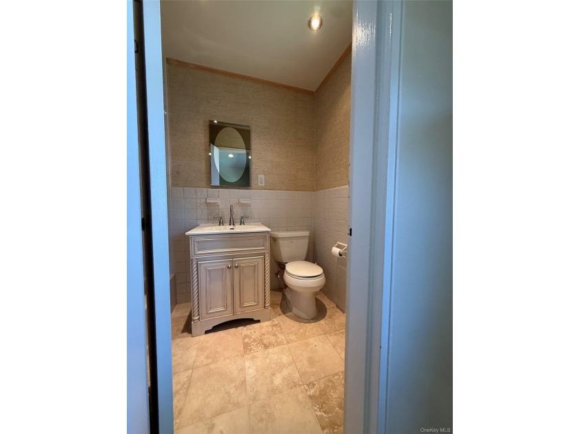 Welcome to this bright and spacious corner 2 bedroom, 2 bath - photo 26