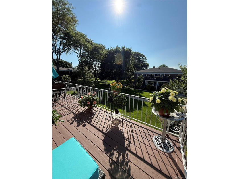 Welcome to this bright and spacious corner 2 bedroom, 2 bath - photo 31