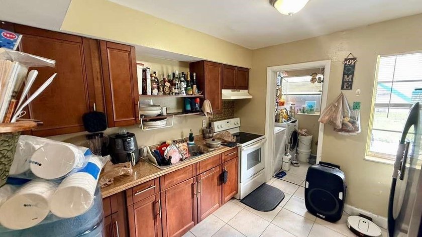 Excellent opportunity to own a well-located duplex in the heart - photo 8