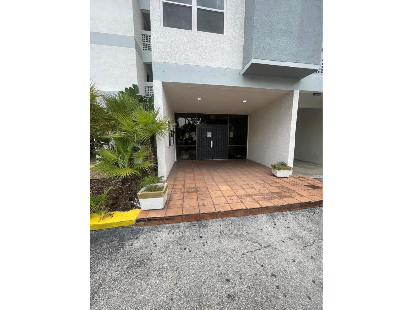 Seller is offering $5,000 toward the buyer's closing costs - photo 2