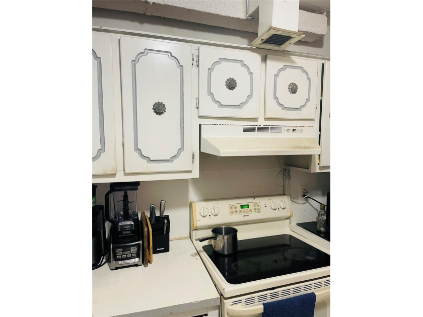 Seller is offering $5,000 toward the buyer's closing costs - photo 9