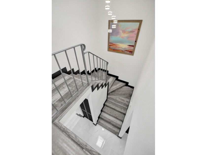 Beautifully updated 3-bedroom, 2.5-bath townhouse in a highly - photo 17