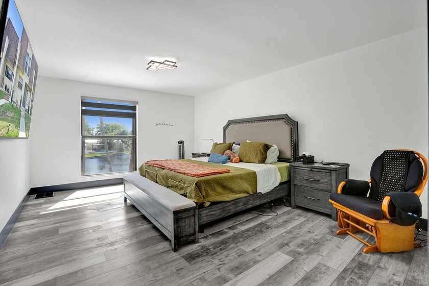 Beautifully updated 3-bedroom, 2.5-bath townhouse in a highly - photo 23