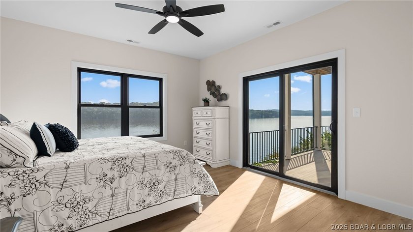 NEW CONSTRUCTION! Unobstructed lake views and luxury living - photo 25