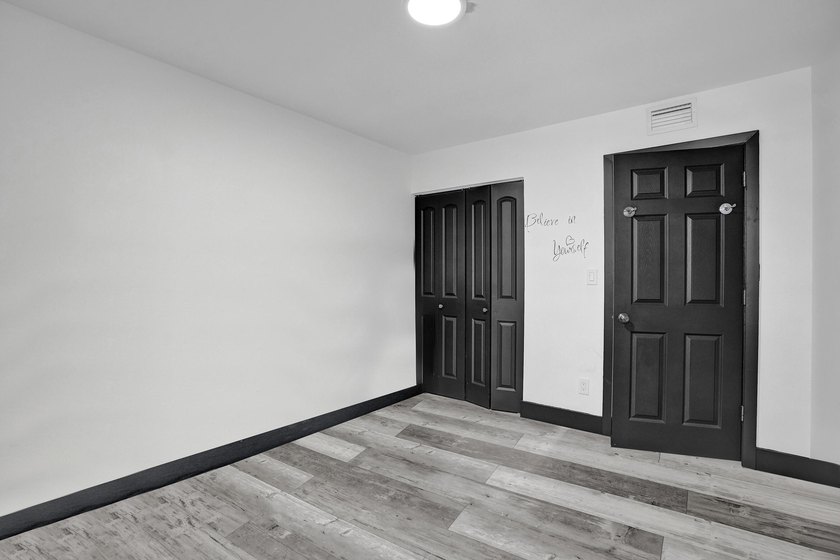 Beautifully updated 3-bedroom, 2.5-bath townhouse in a highly - photo 28