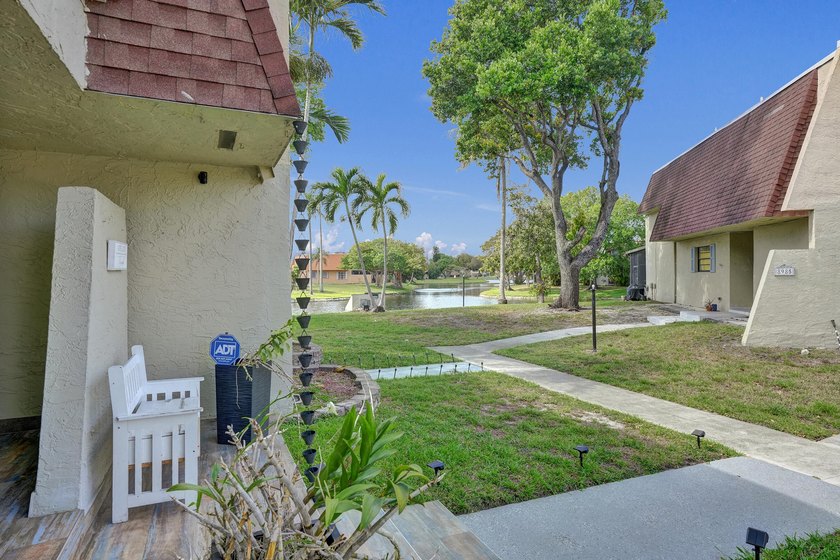 Beautifully updated 3-bedroom, 2.5-bath townhouse in a highly - photo 33