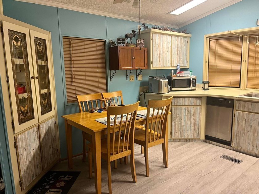 Welcome home to this charming 2-bedroom, 2-bath residence - photo 8