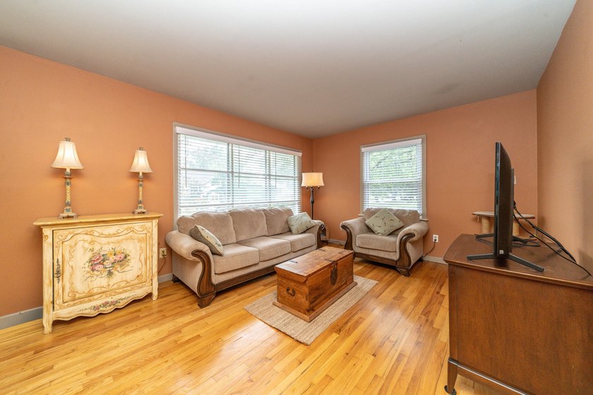 5/31 OPEN HOUSE CANCELLED. WELCOME HOME to this lovely gem of a - photo 11