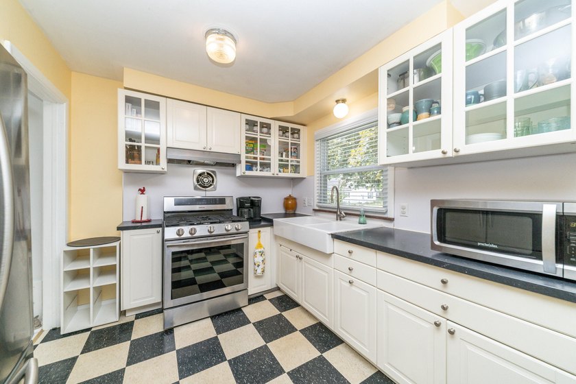 5/31 OPEN HOUSE CANCELLED. WELCOME HOME to this lovely gem of a - photo 13