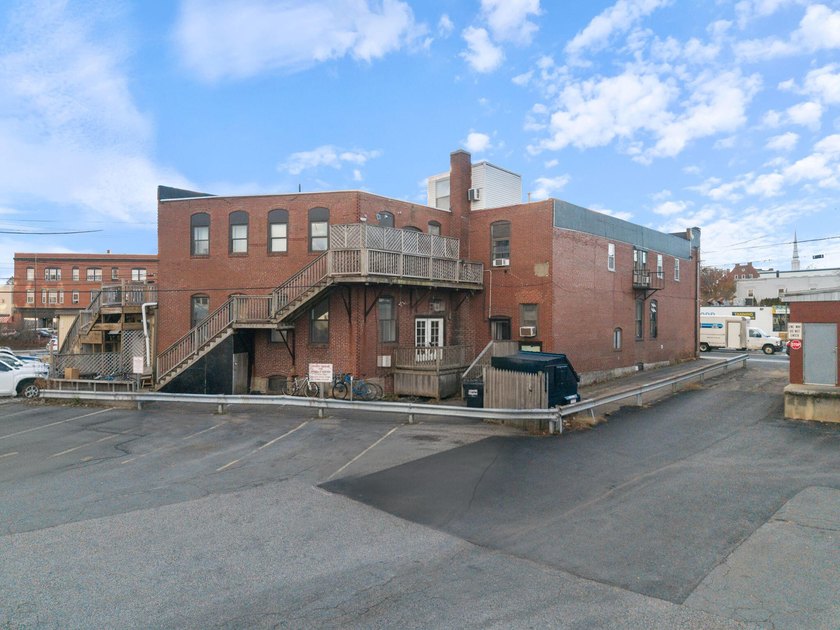 INVESTORS TAKE NOTICE: 1 retail and 8 residential units (9 units - photo 4
