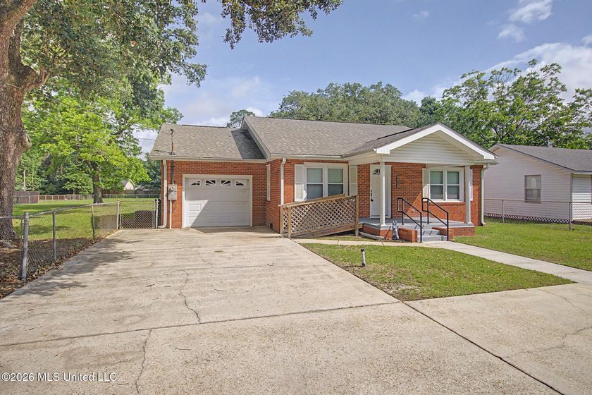 Absolutely immaculate and exceptionally well-maintained - photo 2