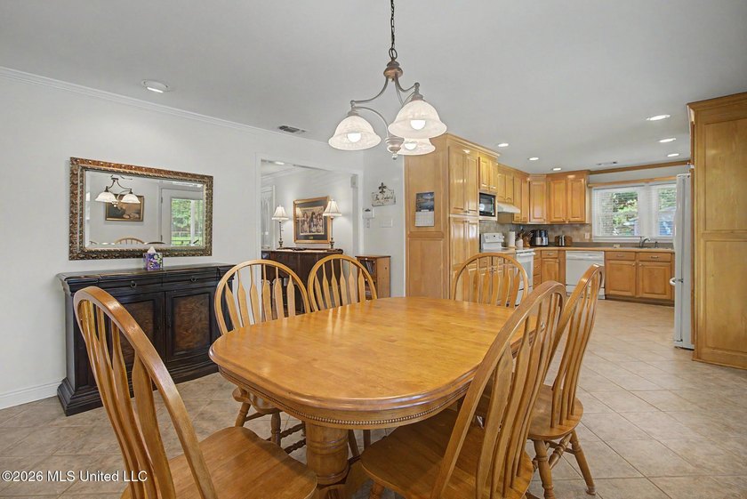 Absolutely immaculate and exceptionally well-maintained - photo 10