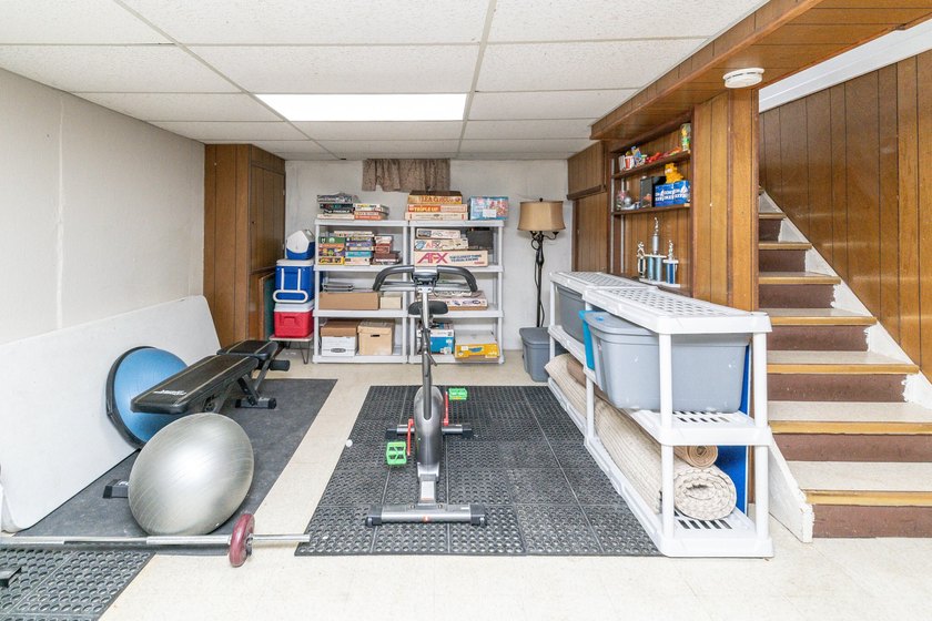 5/31 OPEN HOUSE CANCELLED. WELCOME HOME to this lovely gem of a - photo 32