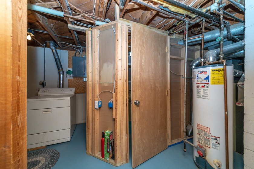 5/31 OPEN HOUSE CANCELLED. WELCOME HOME to this lovely gem of a - photo 37