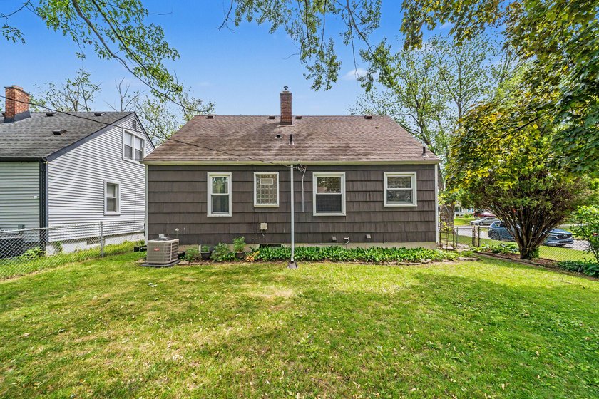 5/31 OPEN HOUSE CANCELLED. WELCOME HOME to this lovely gem of a - photo 40