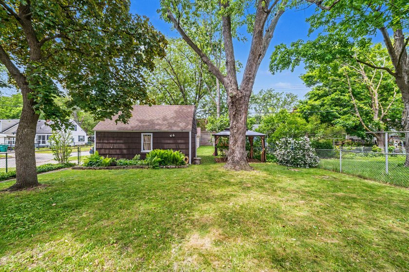 5/31 OPEN HOUSE CANCELLED. WELCOME HOME to this lovely gem of a - photo 43