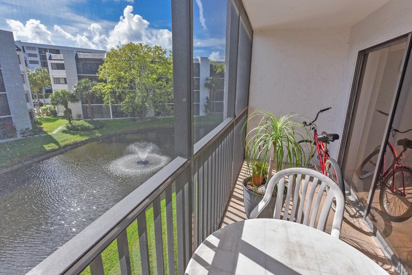 Welcome to your next smart move - a fully remodeled coastal - photo 12