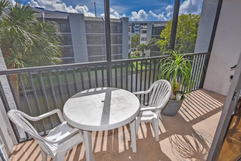 Welcome to your next smart move - a fully remodeled coastal - photo 14