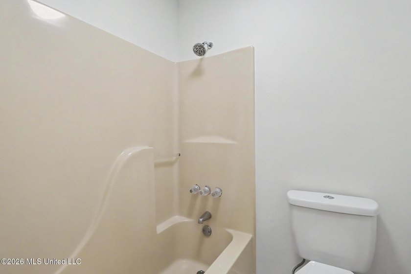 Welcome home to this beautifully updated 3-bedroom, 2-bath home - photo 15