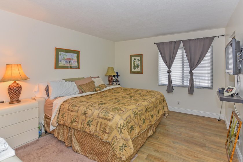 Welcome to your next smart move - a fully remodeled coastal - photo 15