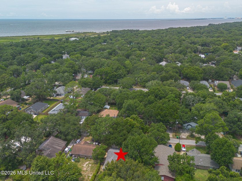 Welcome home to this beautifully updated 3-bedroom, 2-bath home - photo 19