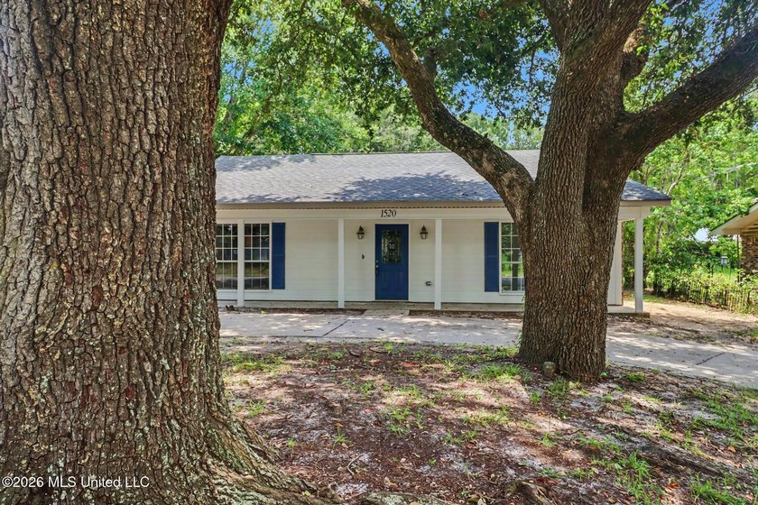 Welcome home to this beautifully updated 3-bedroom, 2-bath home - photo 20