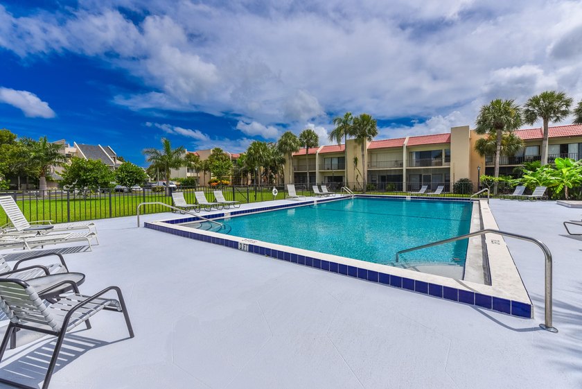 Welcome to your next smart move - a fully remodeled coastal - photo 22