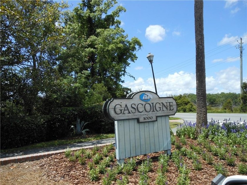 AFFORDABLE, COMFORT AND CONVENIENT 3 bedroom (2 story) end unit - photo 3