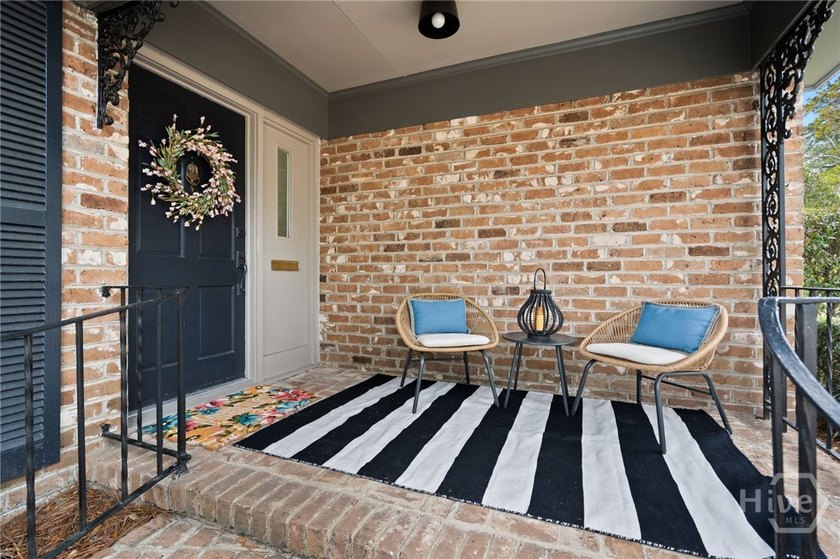 This stunning mid century modern home offers the perfect blend - photo 4
