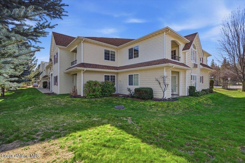 Welcome home to effortless living in this beautifully maintained - photo 21