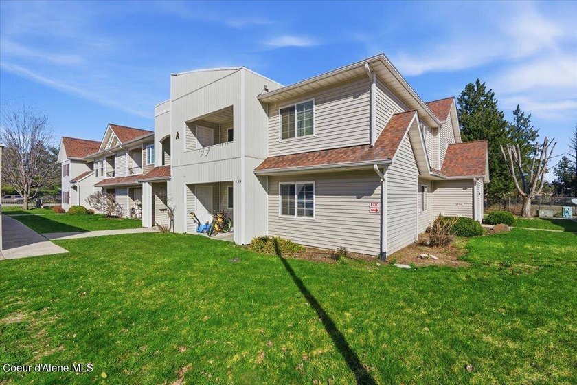 Welcome home to effortless living in this beautifully maintained - photo 22