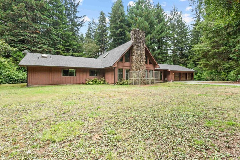 Redwood retreat! This 2,930 square foot home is situated on a - photo 3