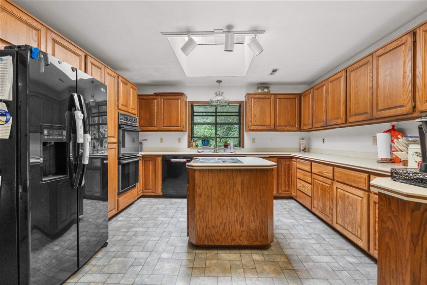 Redwood retreat! This 2,930 square foot home is situated on a - photo 8