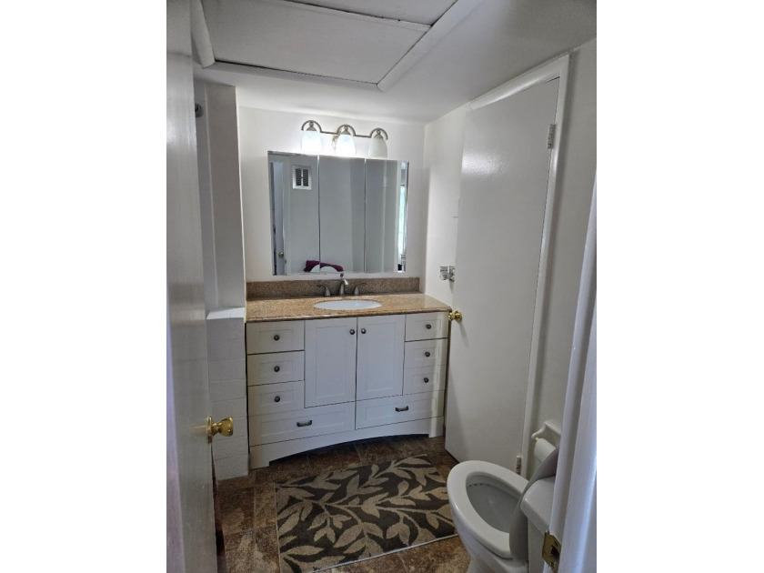 Wonderful Complex. Very well kept. Clean and a pleasure to show - photo 14