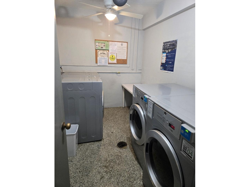Wonderful Complex. Very well kept. Clean and a pleasure to show - photo 15