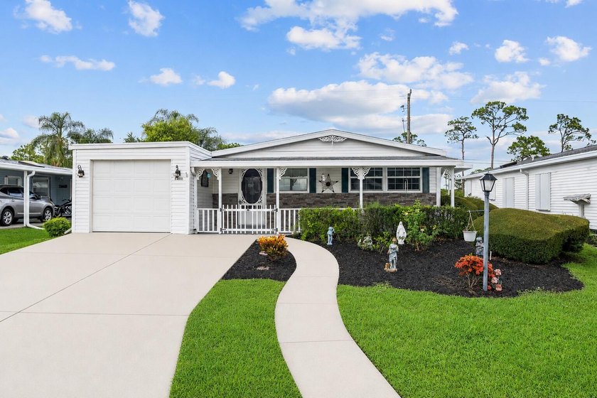 Welcome to this charming 2-bedroom, 2-bathroom + den, 1 CG in - photo 2