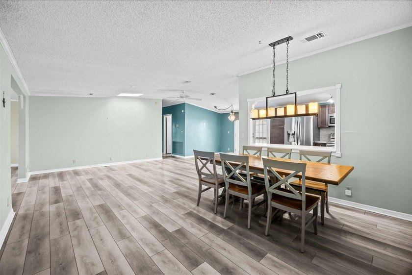 Welcome to this charming 2-bedroom, 2-bathroom + den, 1 CG in - photo 5