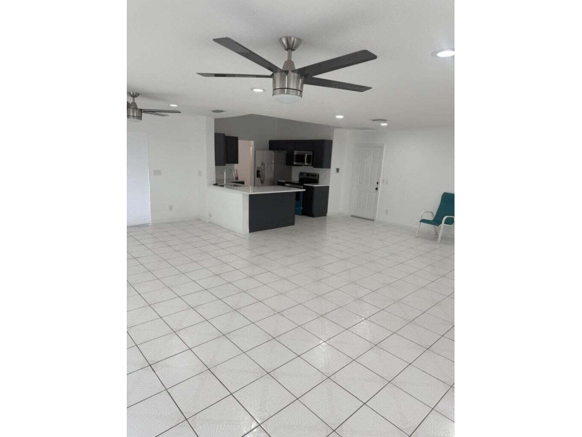 Beautiful 3BR/2BA home on an oversized lot in desirable - photo 5