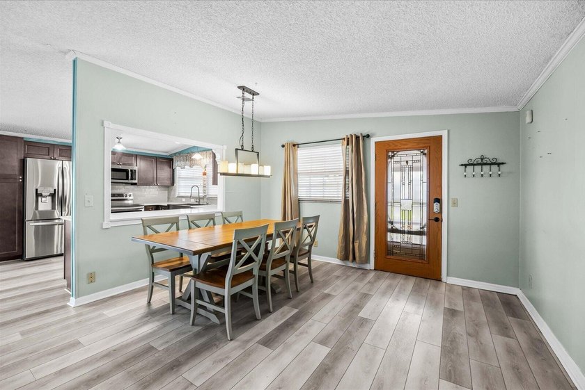 Welcome to this charming 2-bedroom, 2-bathroom + den, 1 CG in - photo 6