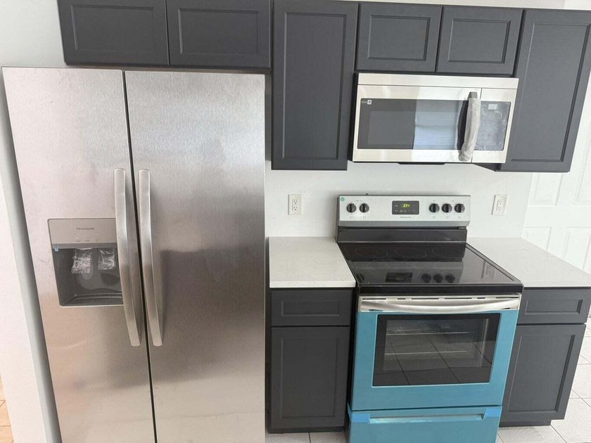Beautiful 3BR/2BA home on an oversized lot in desirable - photo 8