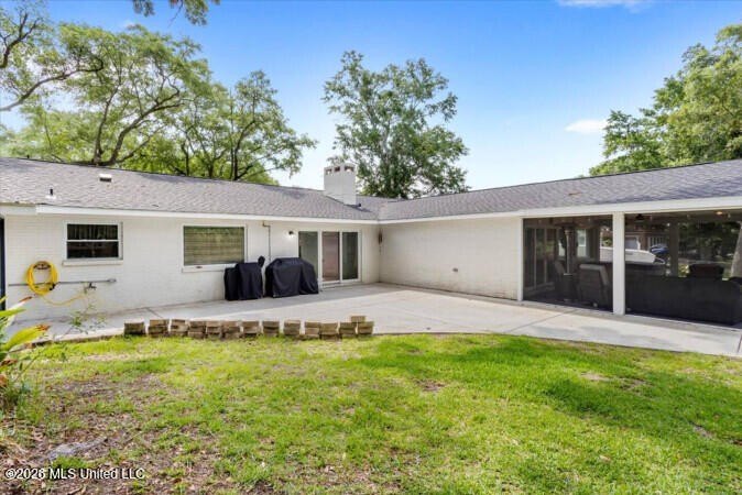 Public Remarks: THIS HOUSE COMES FURNISHED and is Turn Key! - photo 3