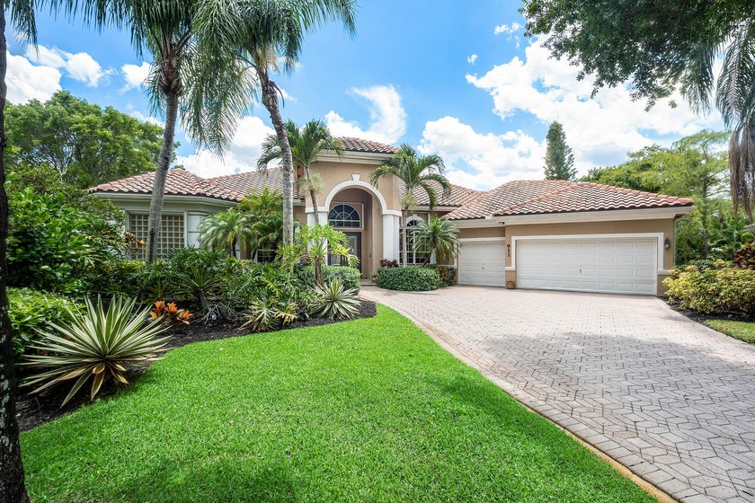 Welcome to this beautifully maintained 5-bedroom, 3-bathroom - photo 4