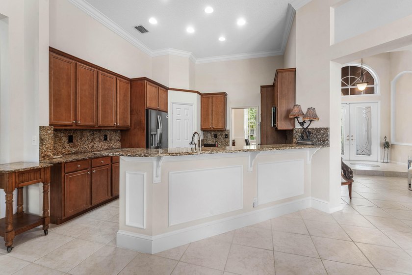 Welcome to this beautifully maintained 5-bedroom, 3-bathroom - photo 7